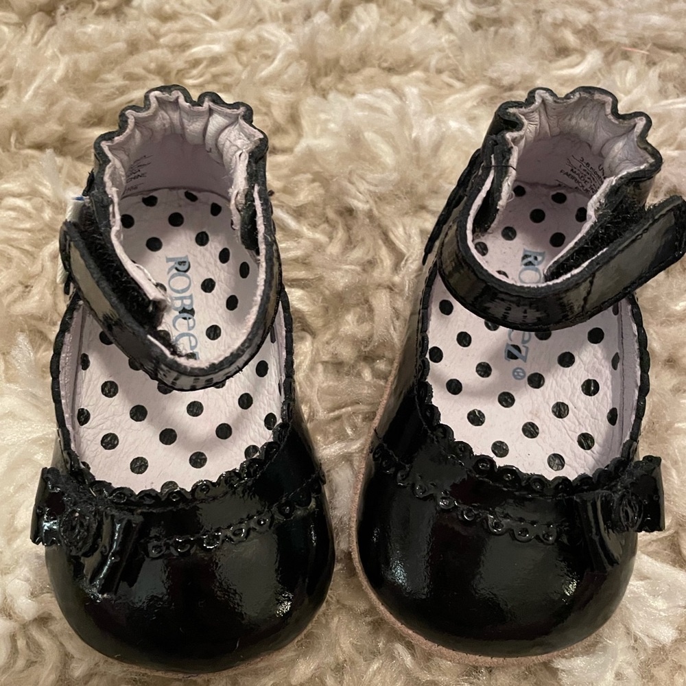 Robeez Mary Jane style Infant Black Patent Leather dress shoe-Size 2 (3-6 mo)